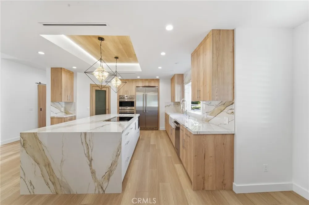 19510 Merridy Northridge, CA 91324