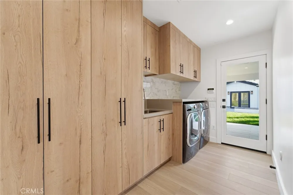 19510 Merridy Northridge, CA 91324