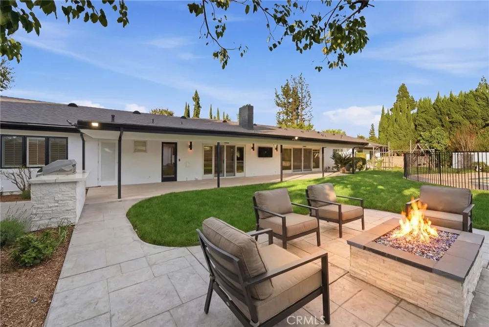 19510 Merridy Northridge, CA 91324
