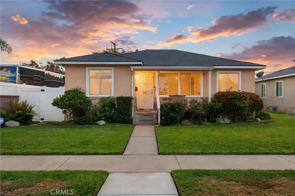 4945 Adenmoor Lakewood, CA 90713
