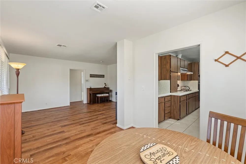 4945 Adenmoor Lakewood, CA 90713