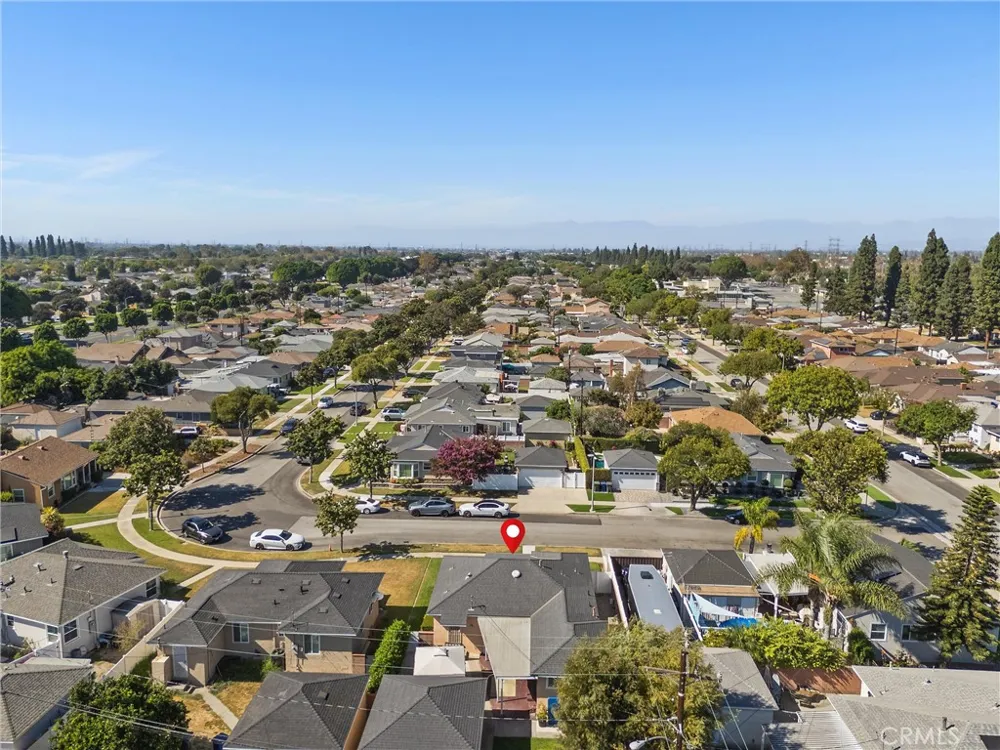 4945 Adenmoor Lakewood, CA 90713