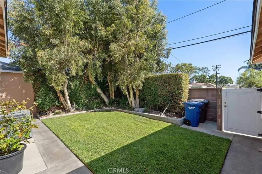 4945 Adenmoor Lakewood, CA 90713