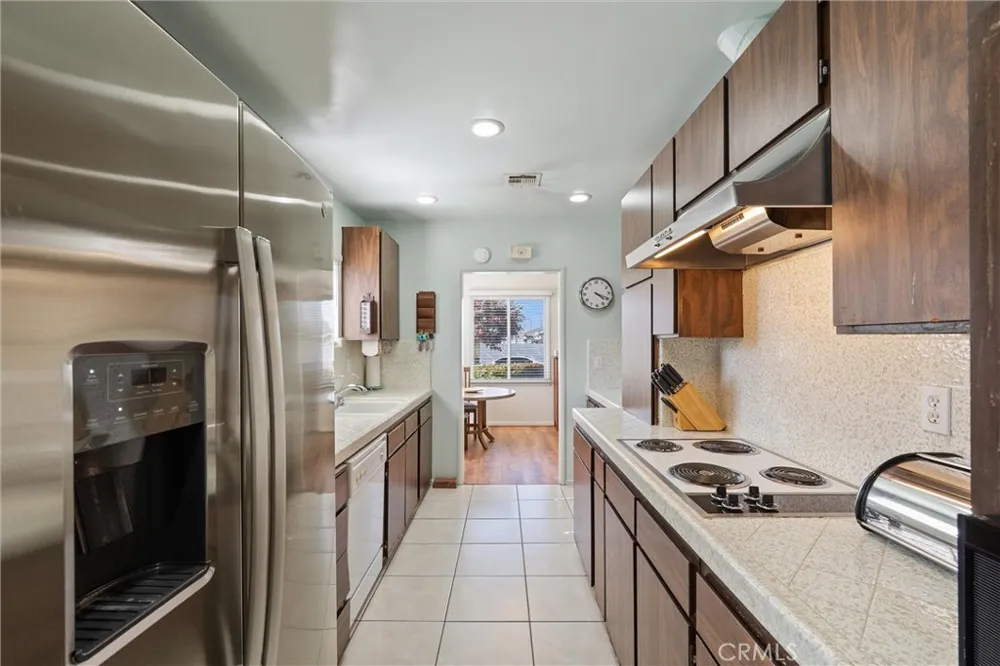 4945 Adenmoor Lakewood, CA 90713