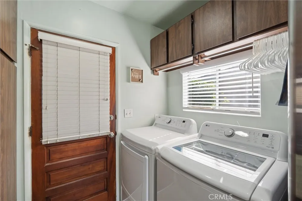 4945 Adenmoor Lakewood, CA 90713