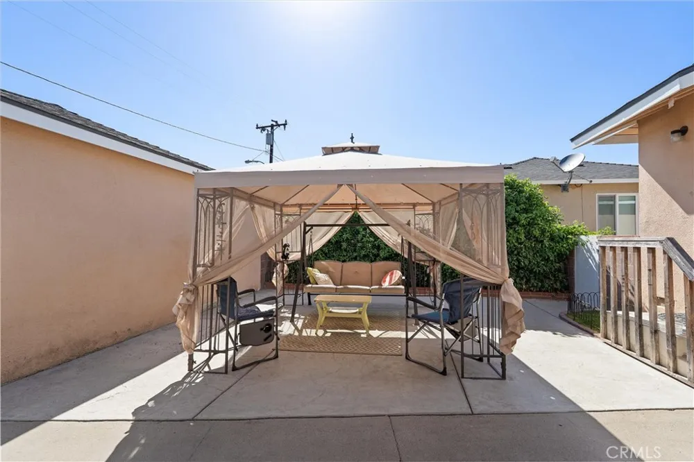4945 Adenmoor Lakewood, CA 90713