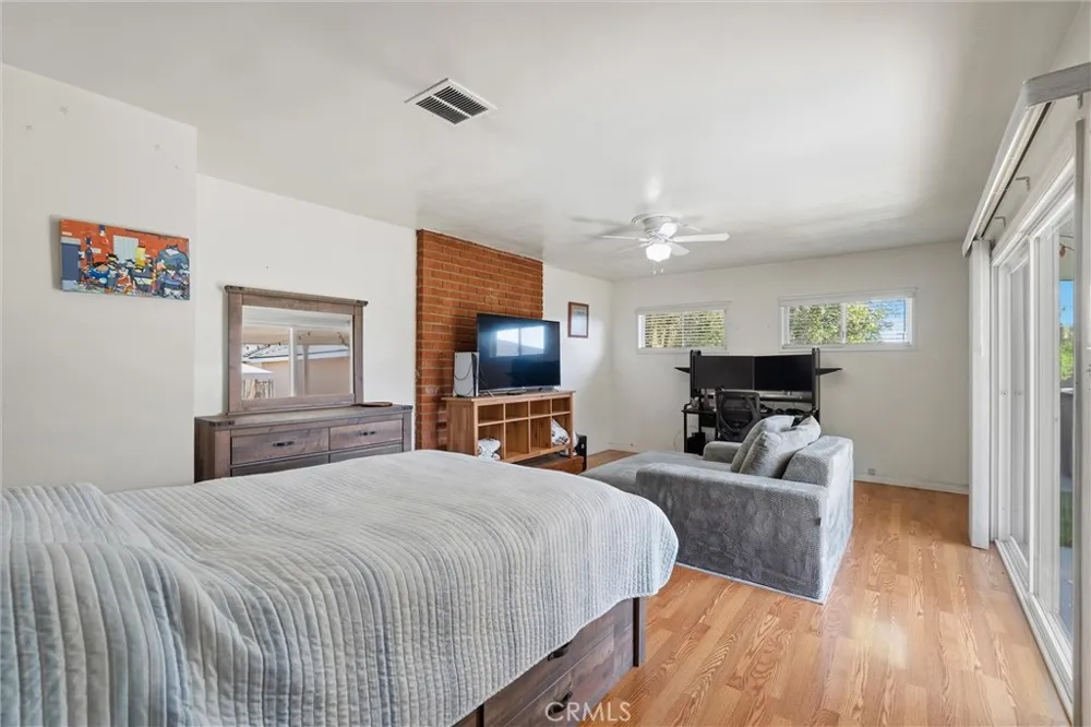 4945 Adenmoor Lakewood, CA 90713