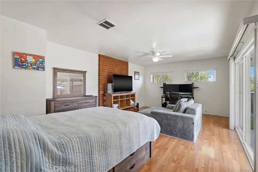 4945 Adenmoor Lakewood, CA 90713
