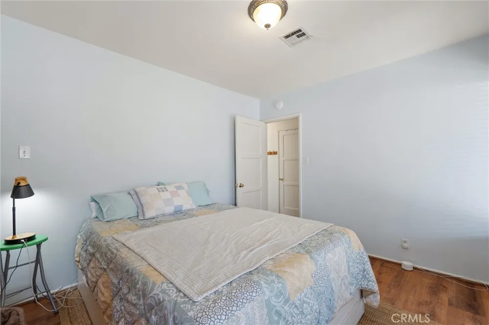 4945 Adenmoor Lakewood, CA 90713