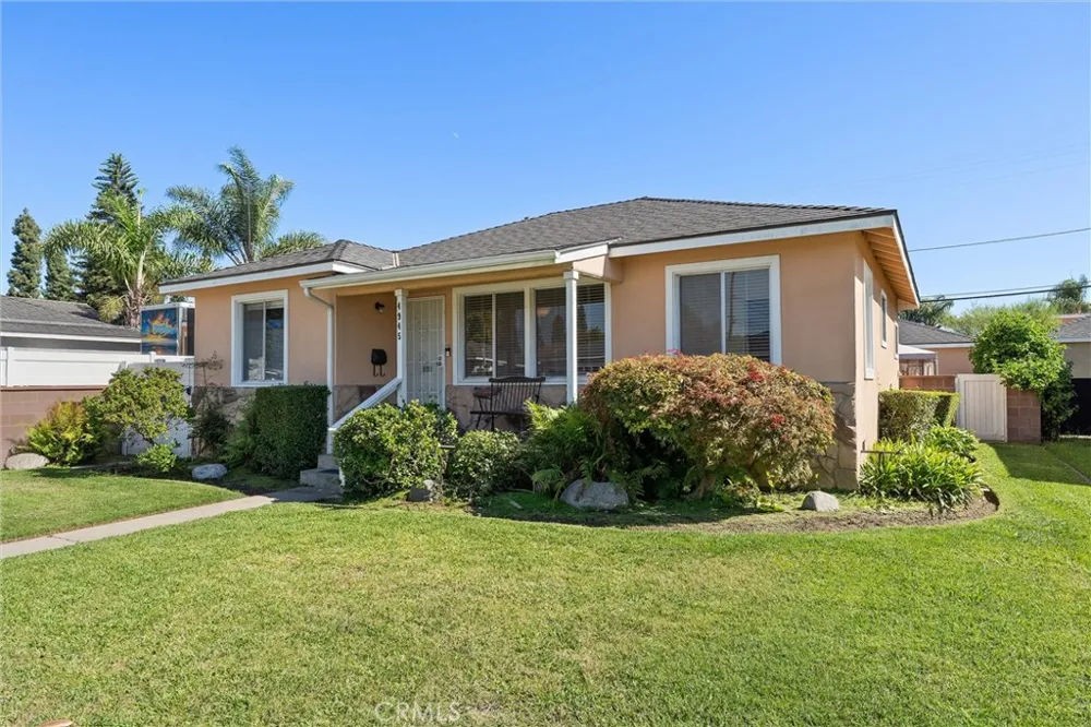 4945 Adenmoor Lakewood, CA 90713