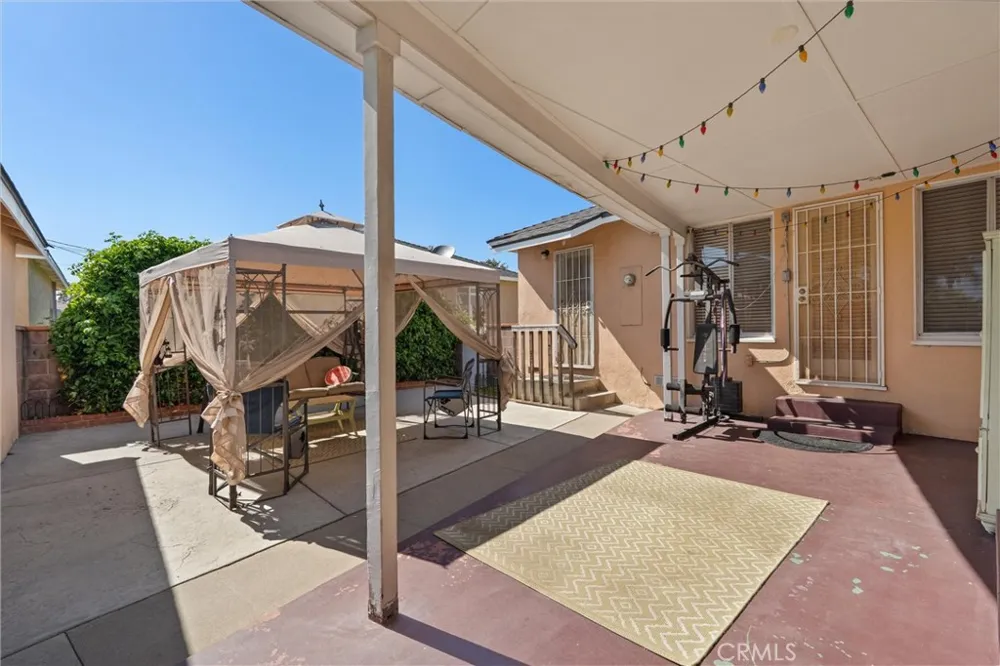 4945 Adenmoor Lakewood, CA 90713