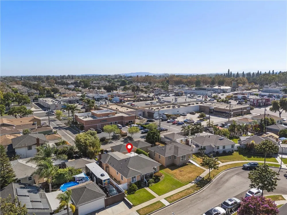 4945 Adenmoor Lakewood, CA 90713