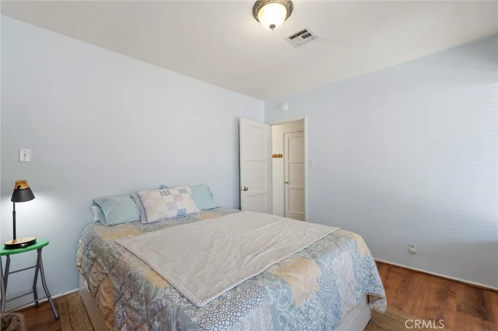 4945 Adenmoor Lakewood, CA 90713