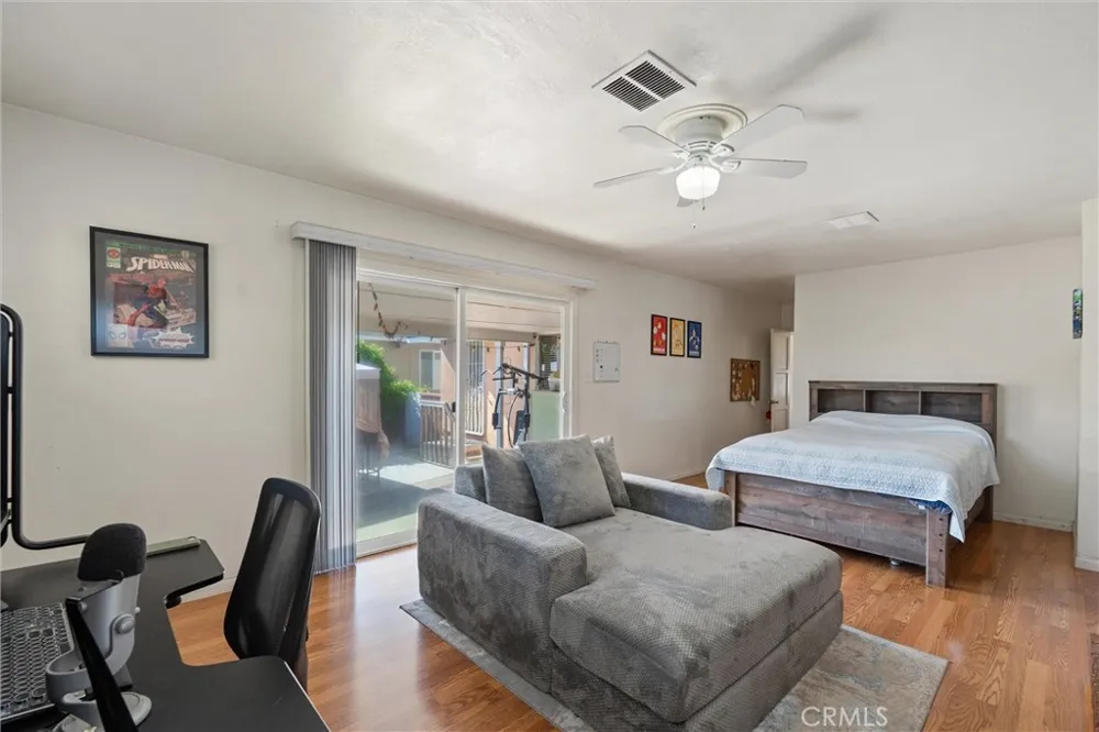4945 Adenmoor Lakewood, CA 90713