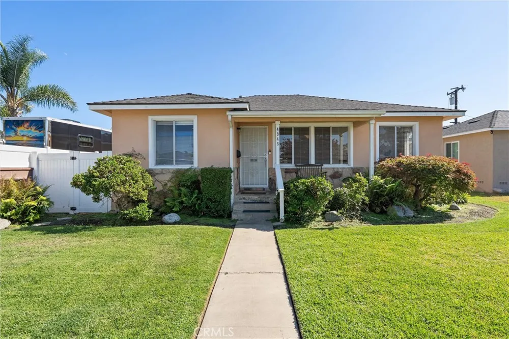 4945 Adenmoor Lakewood, CA 90713
