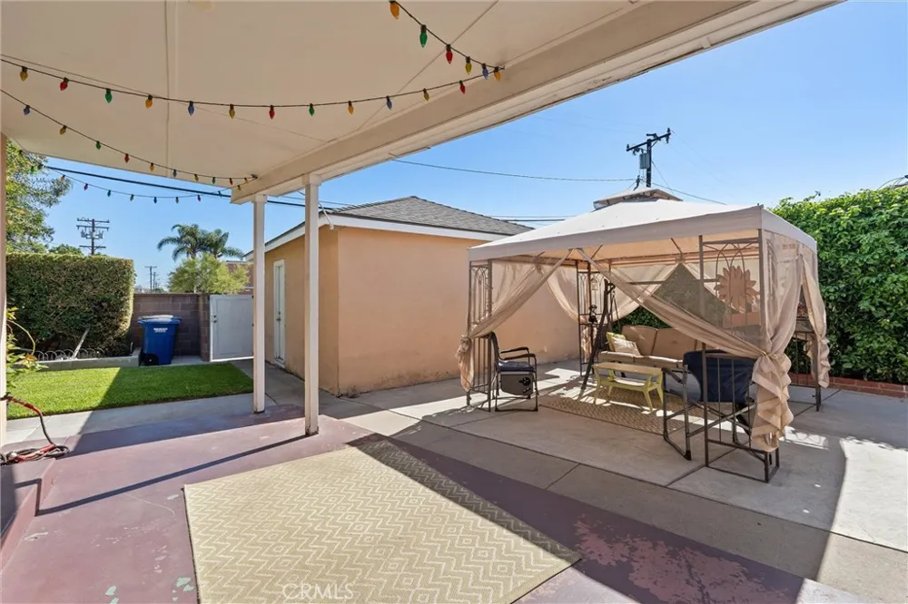 4945 Adenmoor Lakewood, CA 90713
