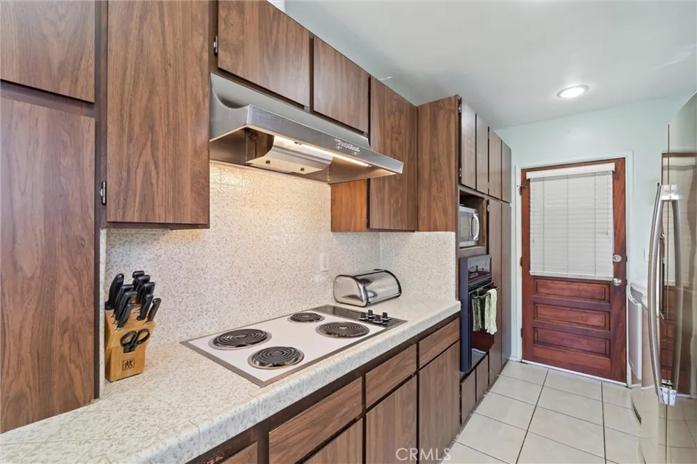 4945 Adenmoor Lakewood, CA 90713