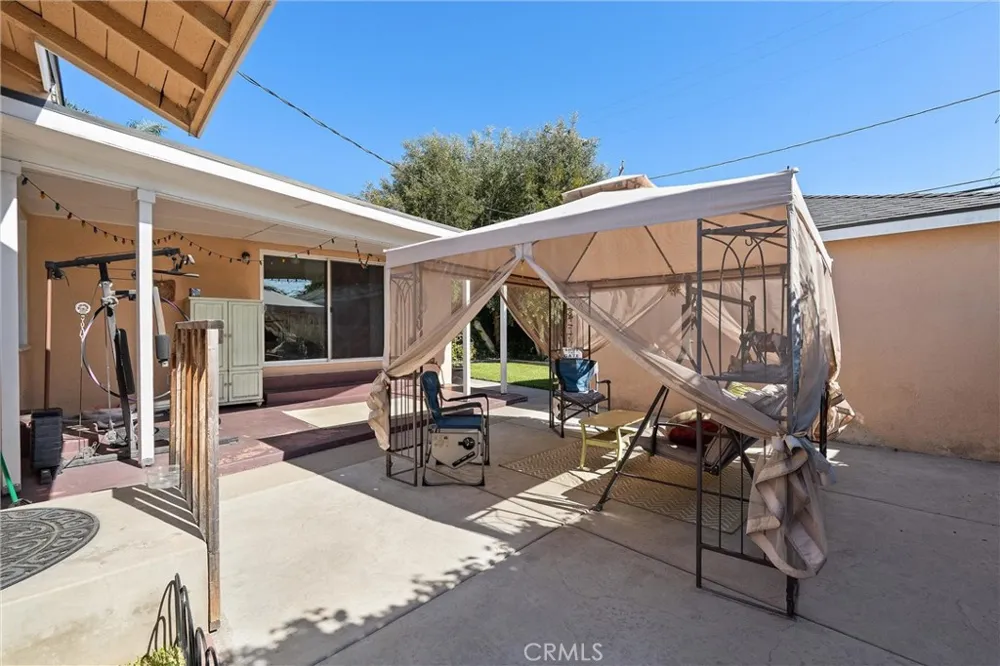 4945 Adenmoor Lakewood, CA 90713