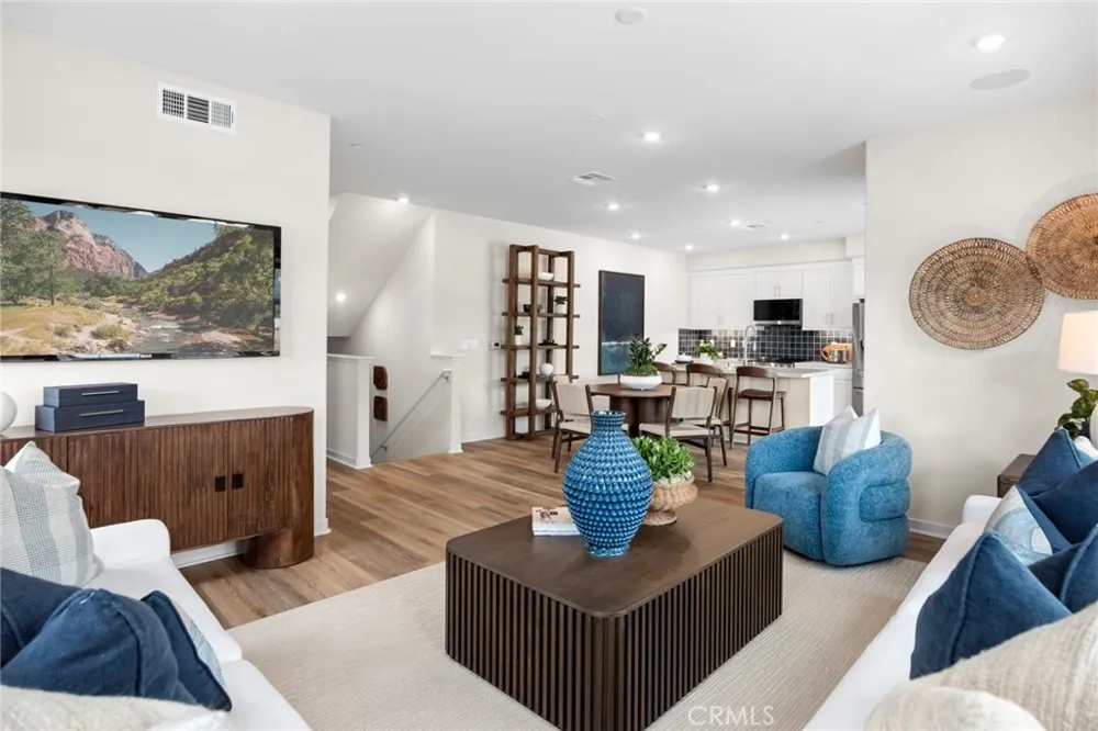 561 Gregory Way Glendora, CA 91740