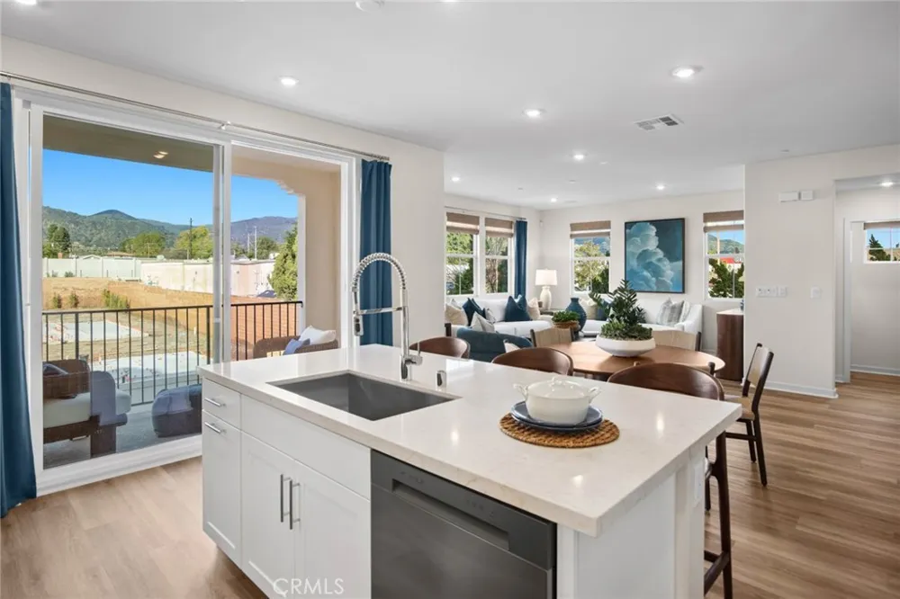 561 Gregory Way Glendora, CA 91740