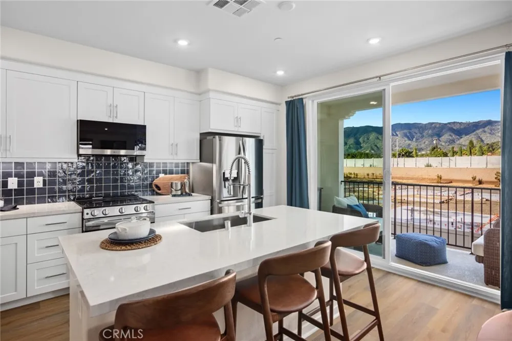 561 Gregory Way Glendora, CA 91740