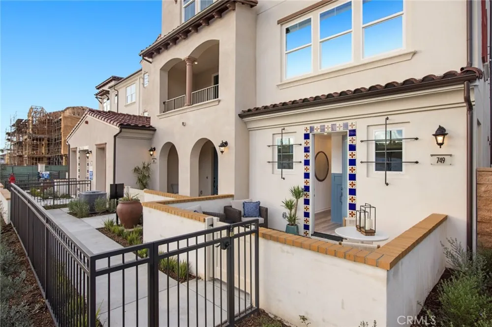 561 Gregory Way Glendora, CA 91740