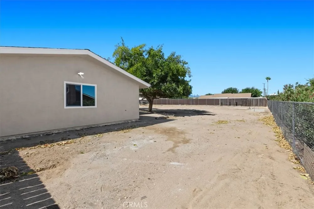 9812 Redwood Hesperia, CA 92345