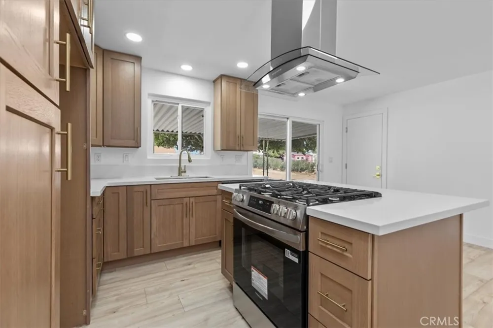 9812 Redwood Hesperia, CA 92345