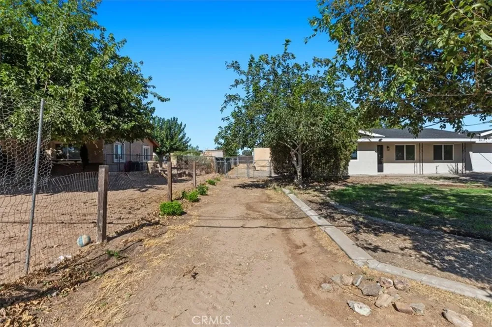 9812 Redwood Hesperia, CA 92345