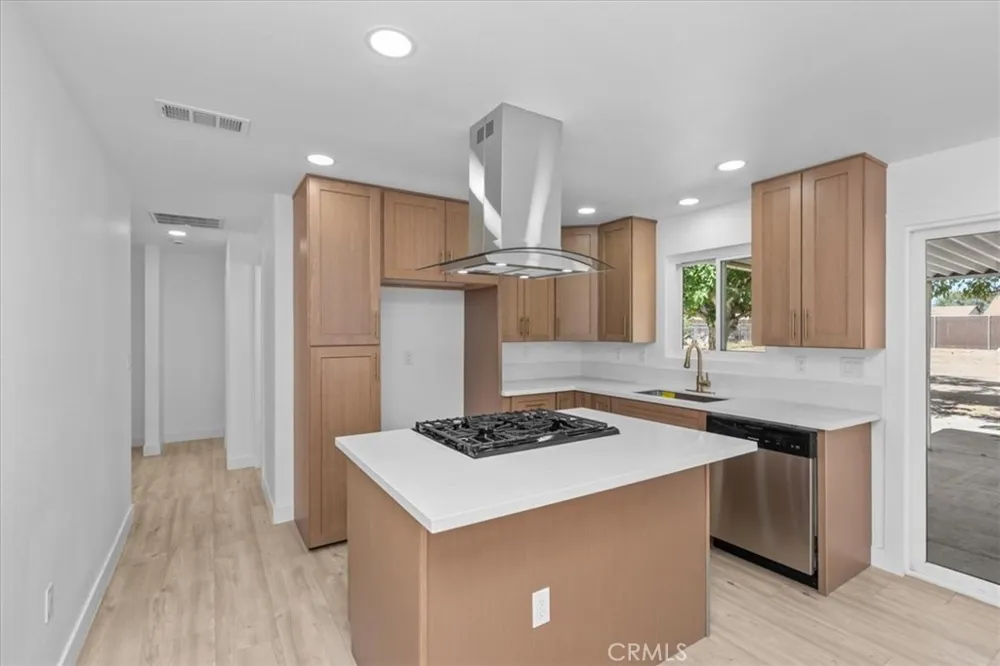 9812 Redwood Hesperia, CA 92345