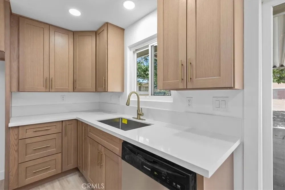 9812 Redwood Hesperia, CA 92345