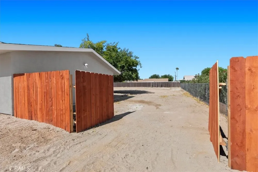 9812 Redwood Hesperia, CA 92345