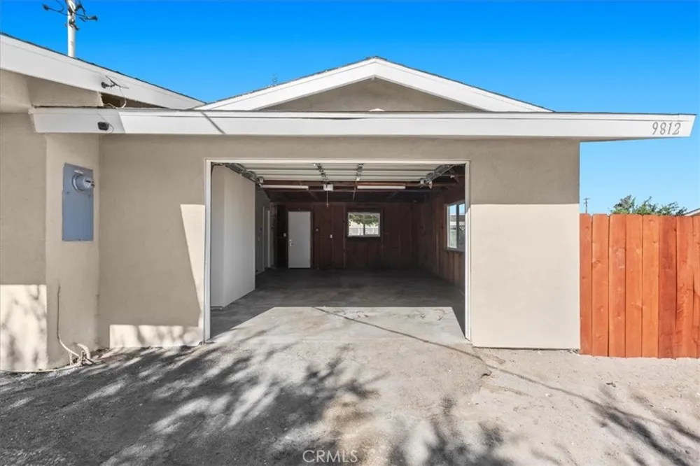 9812 Redwood Hesperia, CA 92345