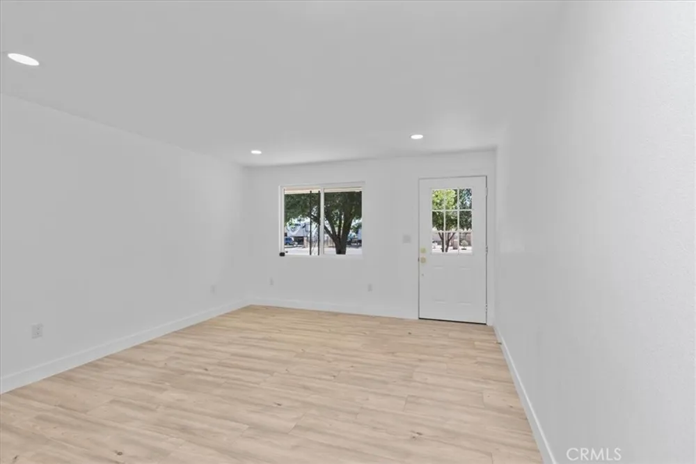 9812 Redwood Hesperia, CA 92345