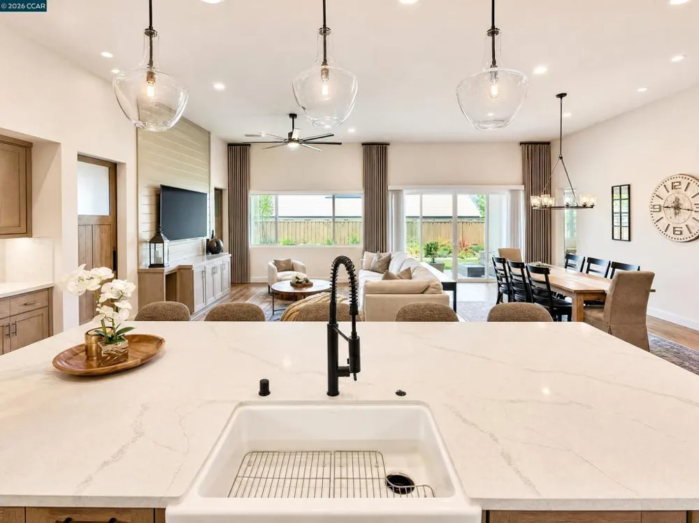 2703 Brewer St Tracy, CA 95377