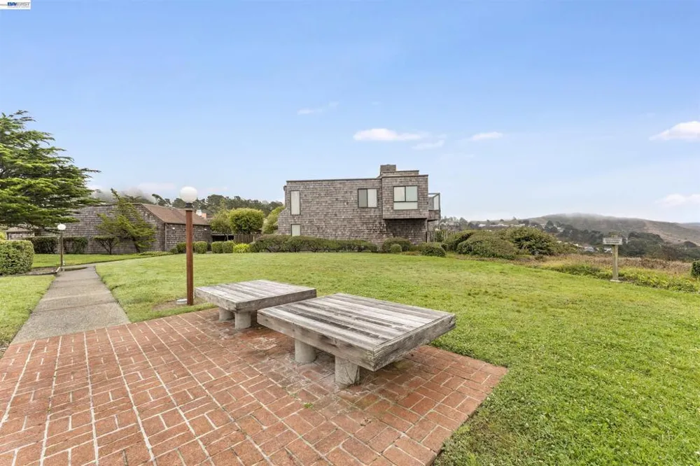 262 Beachview Ave #4 Pacifica, CA 94044
