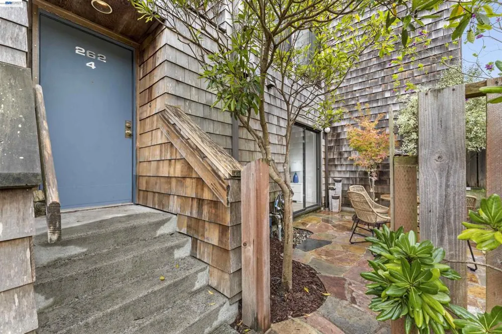 262 Beachview Ave #4 Pacifica, CA 94044