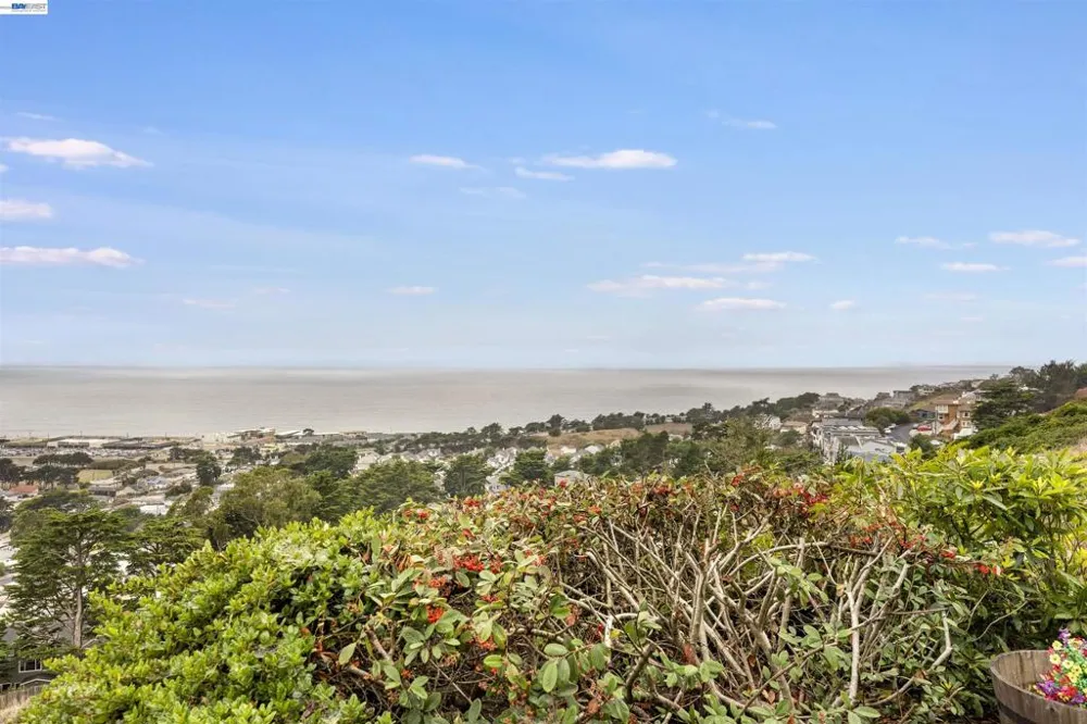262 Beachview Ave #4 Pacifica, CA 94044