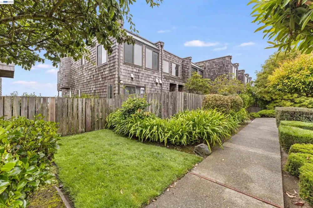 262 Beachview Ave #4 Pacifica, CA 94044