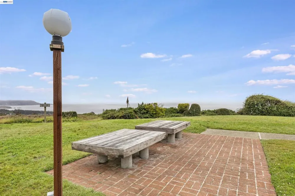 262 Beachview Ave #4 Pacifica, CA 94044