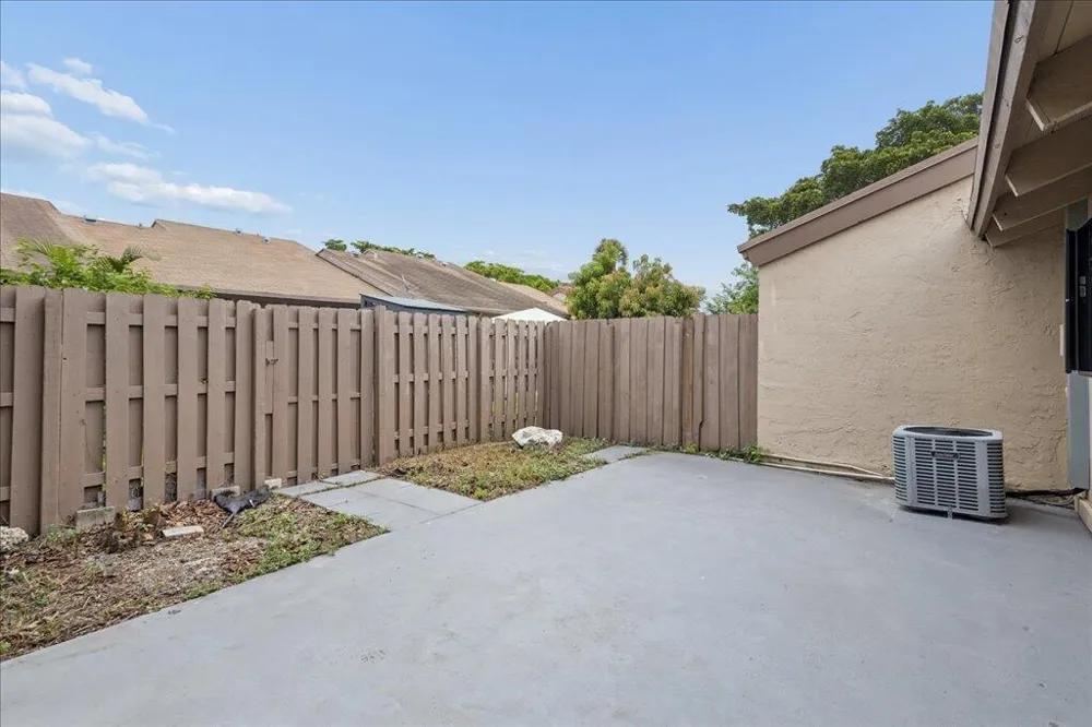 2062 SW 82ND AVENUE Davie, FL 33324