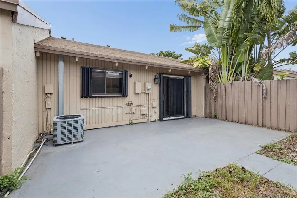 2062 SW 82ND AVENUE Davie, FL 33324