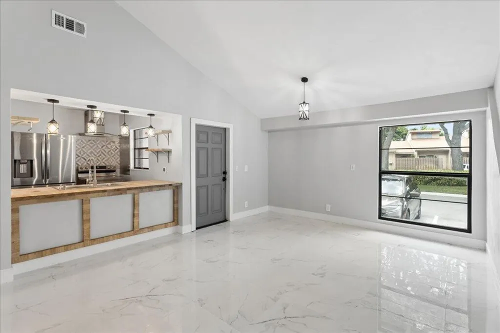 2062 SW 82ND AVENUE Davie, FL 33324