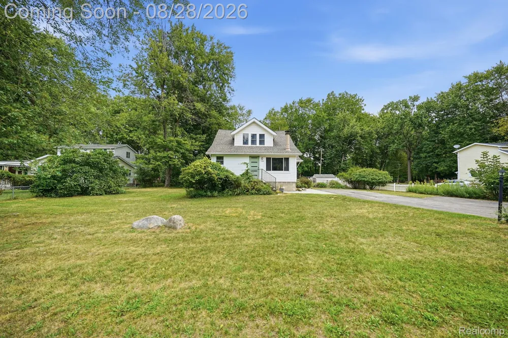34004 Kirby Street Farmington Hills City, MI 48335