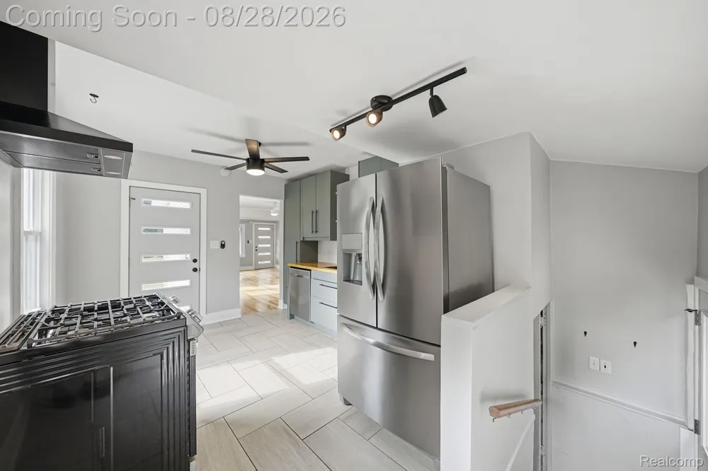 34004 Kirby Street Farmington Hills City, MI 48335