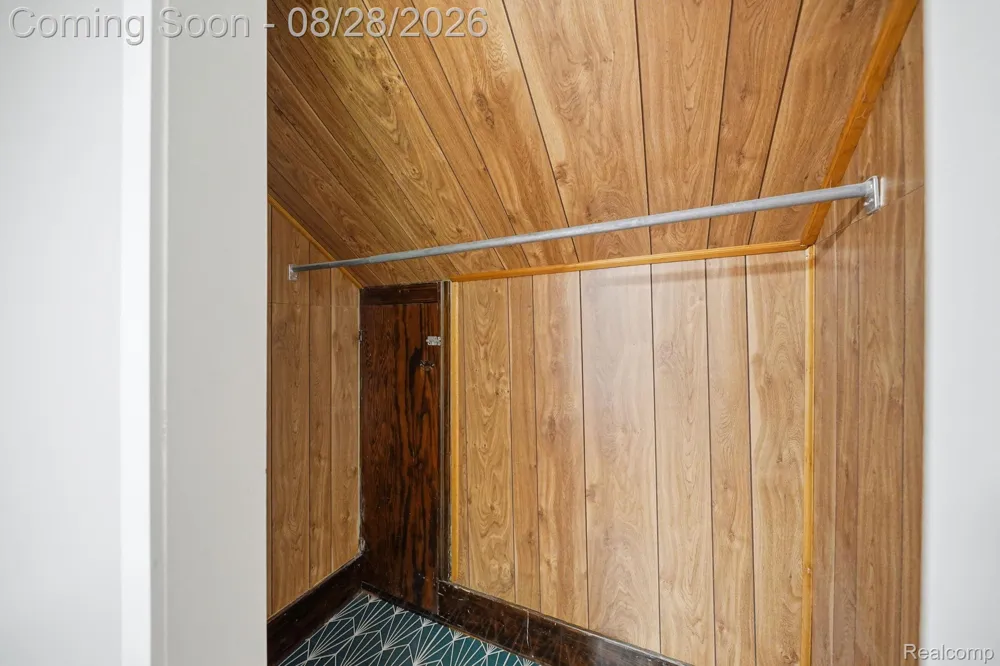 34004 Kirby Street Farmington Hills City, MI 48335