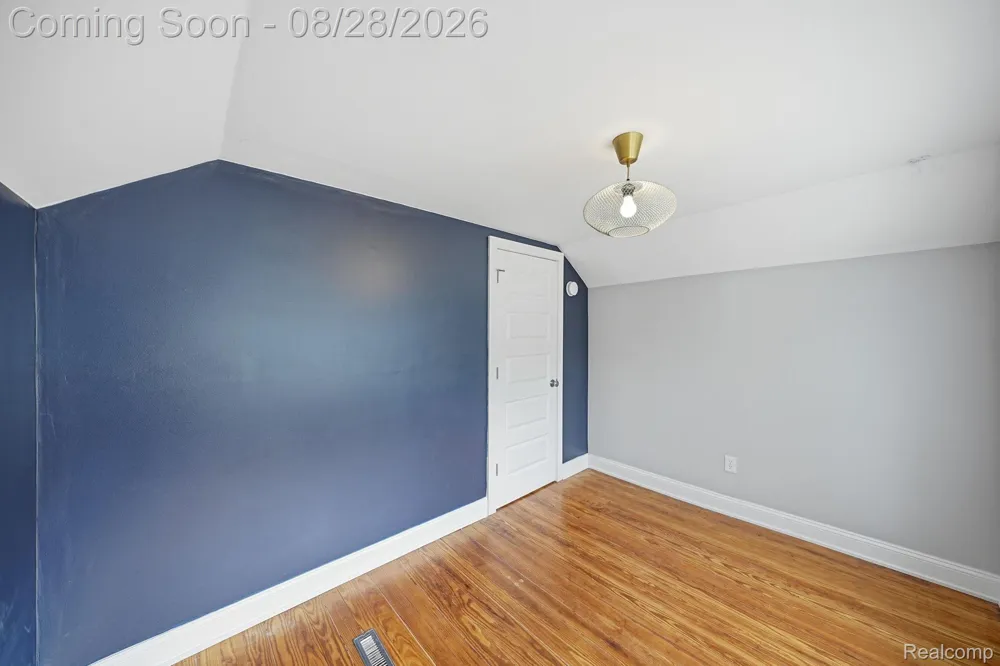 34004 Kirby Street Farmington Hills City, MI 48335