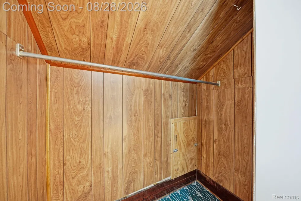 34004 Kirby Street Farmington Hills City, MI 48335