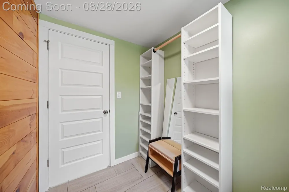 34004 Kirby Street Farmington Hills City, MI 48335