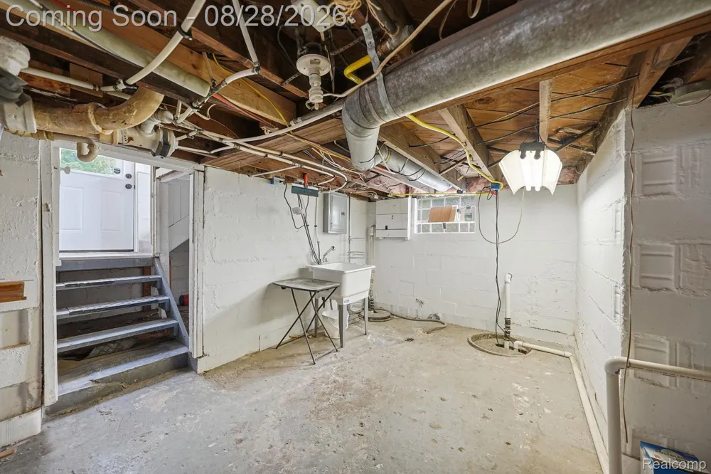34004 Kirby Street Farmington Hills City, MI 48335